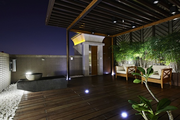 位於新北市新店的精華地帶，近百坪的樓中樓空間，是屋